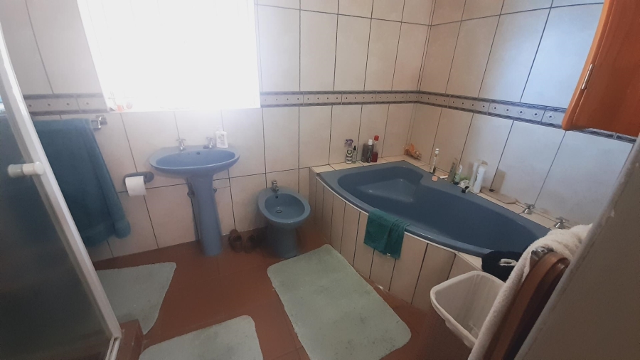 6 Bedroom Property for Sale in Kameeldrift-Wes North West
